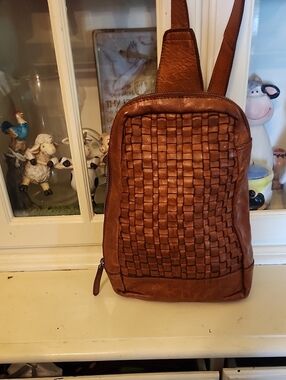 VILENCA HOLLAND Woven Leather Sling Bag - Brown